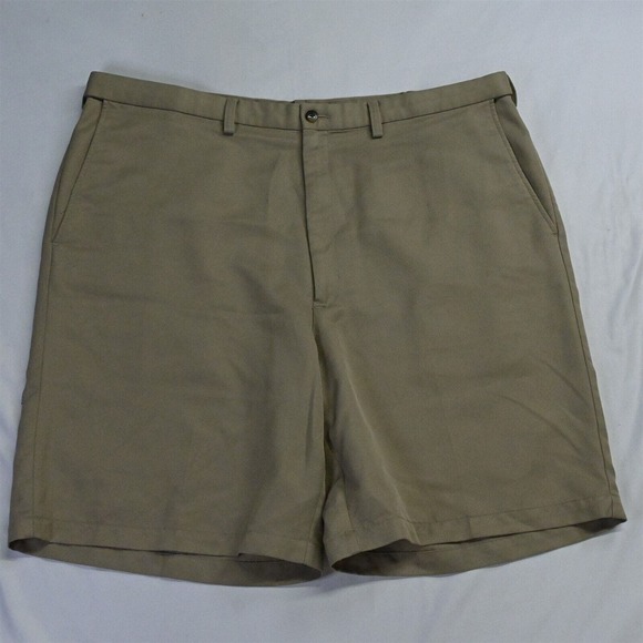Haggar 42 x 9" Khaki Comfort Waist Tech Golf Chino Shorts - Picture 1 of 7